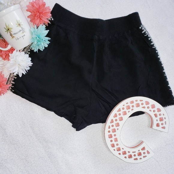 🎈 A little pair of dressy shorts ~ Medium - Picture 2 of 7